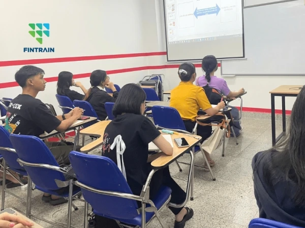 Hoạt động Fintrain